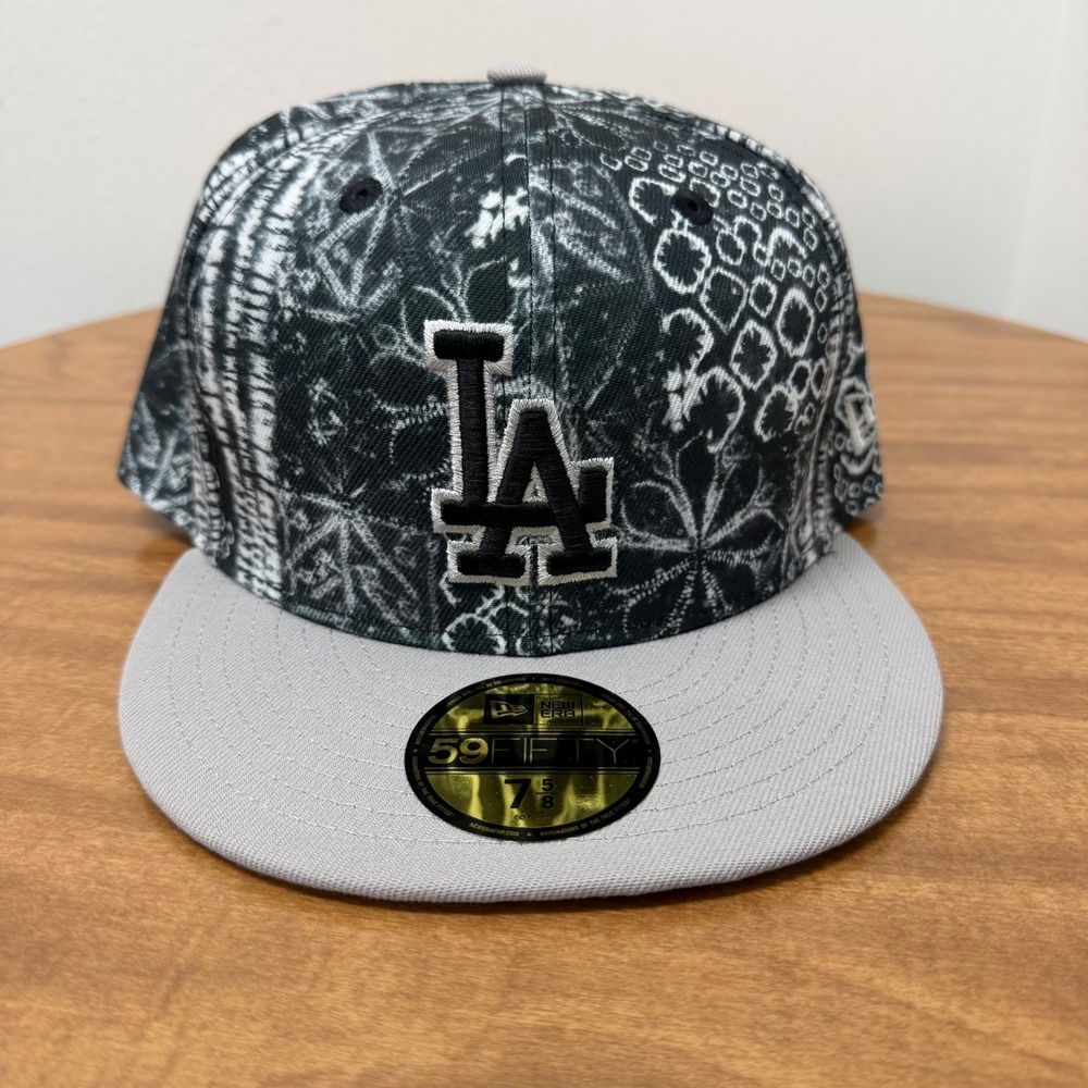 New Era 59FIFTY LA Dodgers Hat Mens 7 5/8 Black White Batik Pattern Flat Brim
